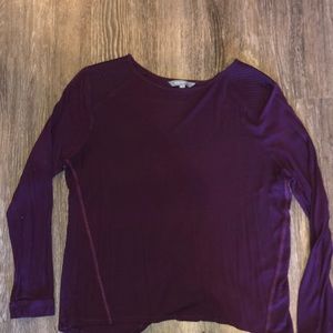 daisy Fuentes maroon shirt
